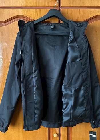 Erkek Siyah Kapüşonlu Fermuarlı Yağmurluk - Görsel 3