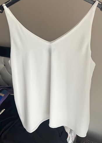 Beyaz V Yaka Kadın Atlet - Görsel 2