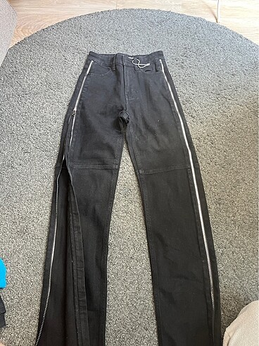 BERSHKA siyah fermuarlı jean