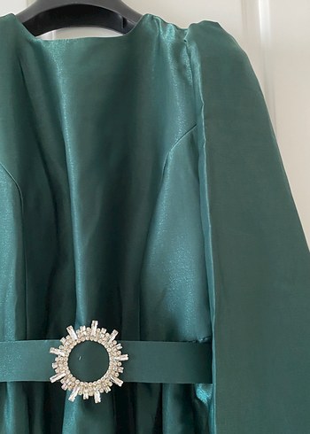 Tesettür Zümrüt Yeşili Abiye ve Uyumlu Saten Şal - Görsel 6