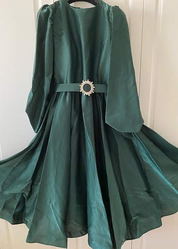 Tesettür Zümrüt Yeşili Abiye ve Uyumlu Saten Şal - Görsel 4