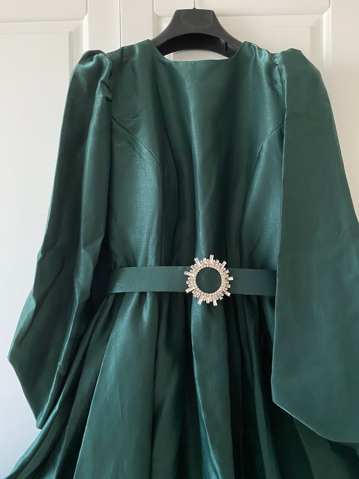 Tesettür Zümrüt Yeşili Abiye ve Uyumlu Saten Şal - Görsel 5