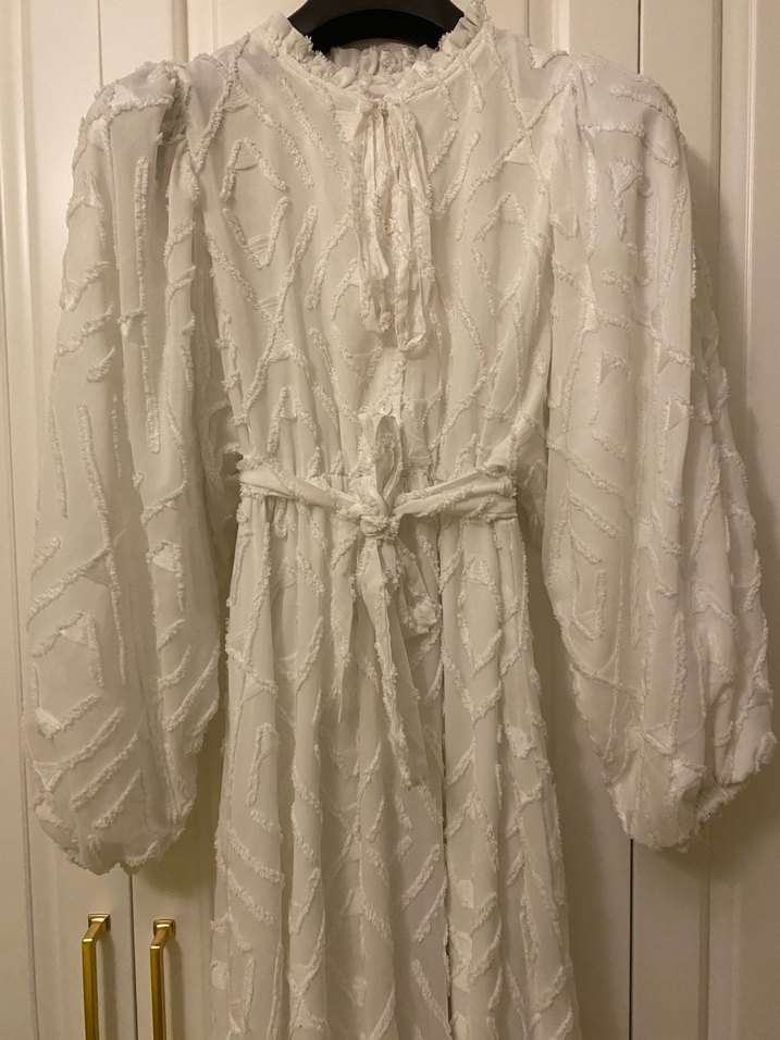 Beyaz Astarlı Elbise - Görsel 2