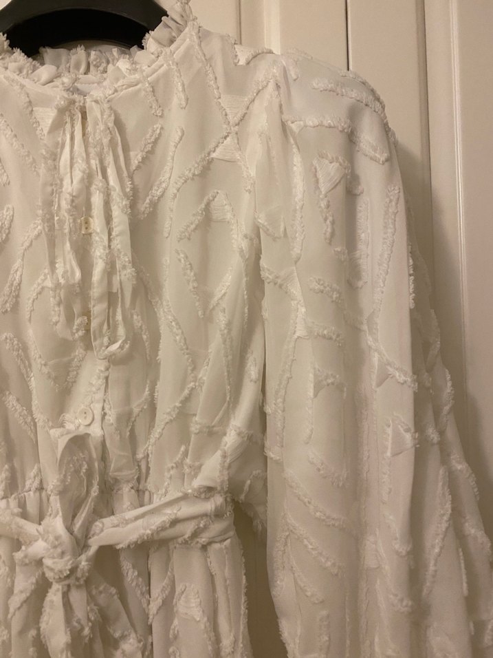 Beyaz Astarlı Elbise - Görsel 3