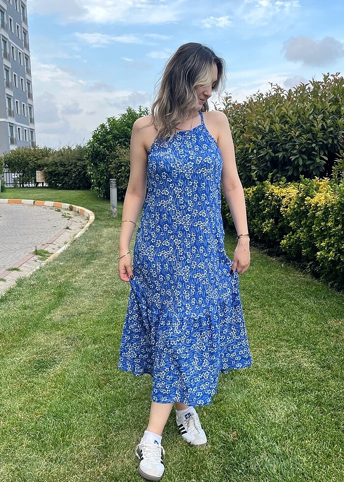 Mavi Çiçekli Askılı Elbise - Görsel 3