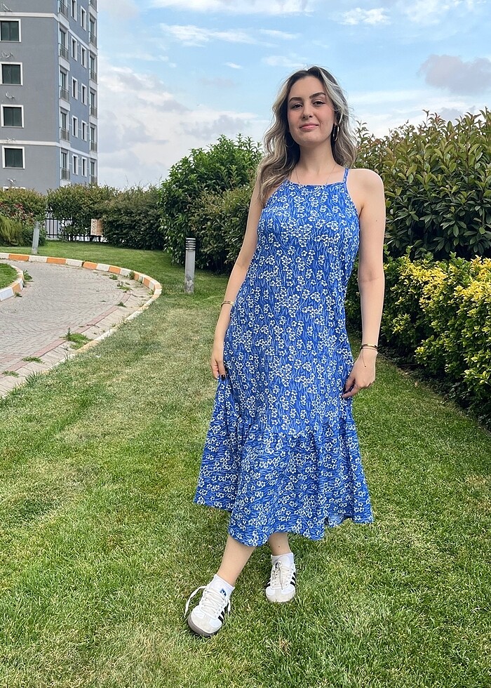 Mavi Çiçekli Askılı Elbise - Görsel 4
