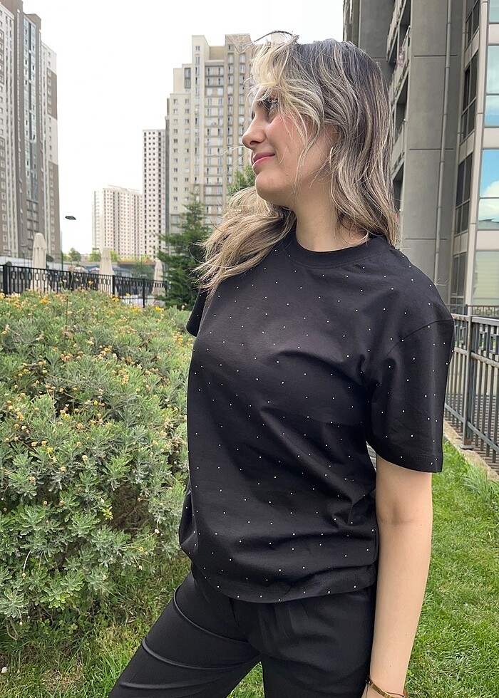 Siyah Taşlı T-Shirt Her Beden Mevcuttur - Görsel 2
