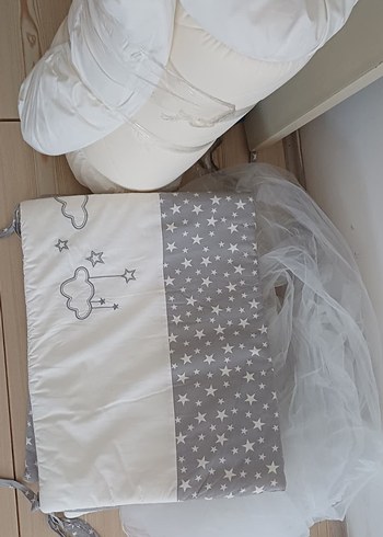 Gri Nakışlı Beyaz Pamuklu Bebek beşik yatağı - Görsel 4