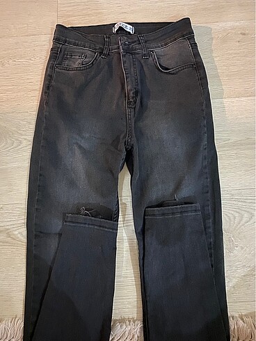 Siyah Modern Paça Detaylı Pantolon