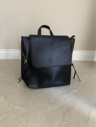 Stradivarius sırt çantası
