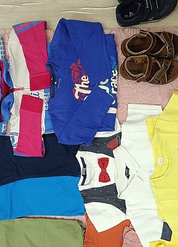 5 Yaş Beden çeşitli Renk 5 yaş erkek çocuk giyim ve ayakkabı toplu 22 parça