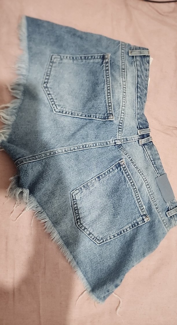 Kadın Mavi Yırtık Mini Denim Şort - Görsel 4