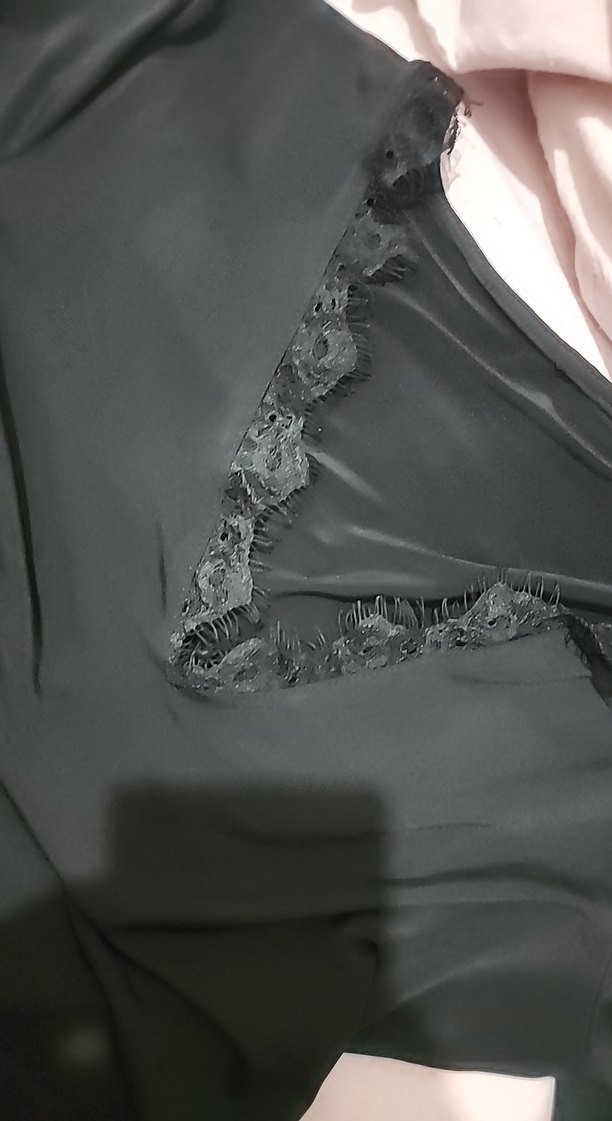 Siyah V Yakalı Dantelli crop - Görsel 2