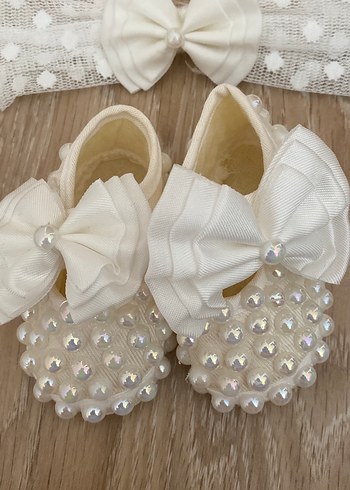 Kız Bebek Beyaz İnci Detaylı Özel Ayakkabı Seti - Görsel 2