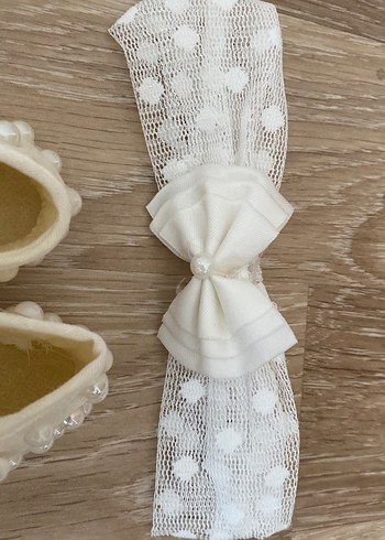 Kız Bebek Beyaz İnci Detaylı Özel Ayakkabı Seti - Görsel 3