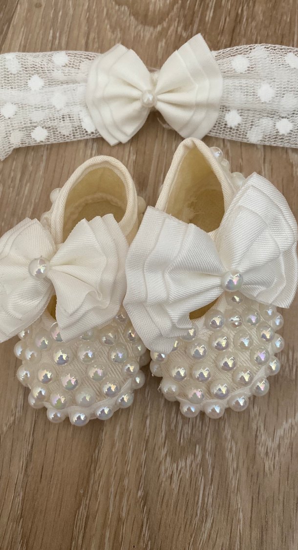 Kız Bebek Beyaz İnci Detaylı Özel Ayakkabı Seti - Görsel 2