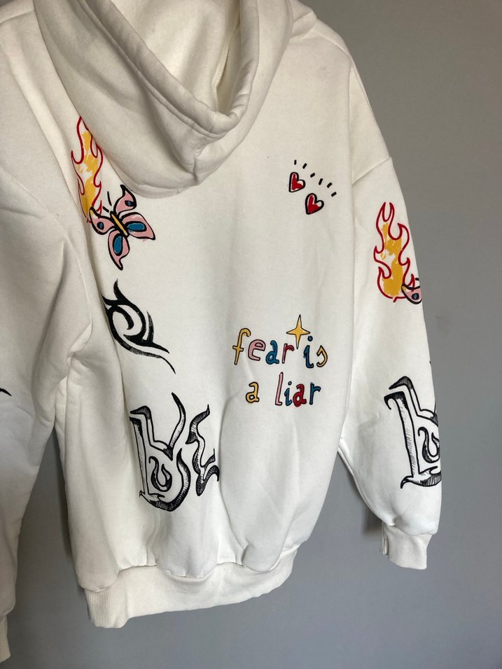 Baskılı Zincir Detaylı Beyaz Kapüşonlu Sweatshirt - Görsel 3