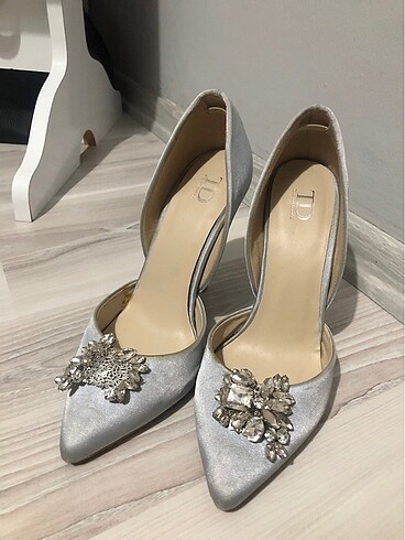 Taşlı stiletto