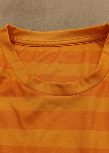Turuncu Gupi Baskılı Tişört - Görsel 5