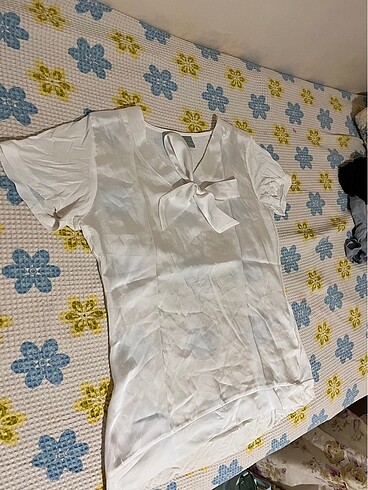 Fiyonk detaylı saten beyaz şık bluz