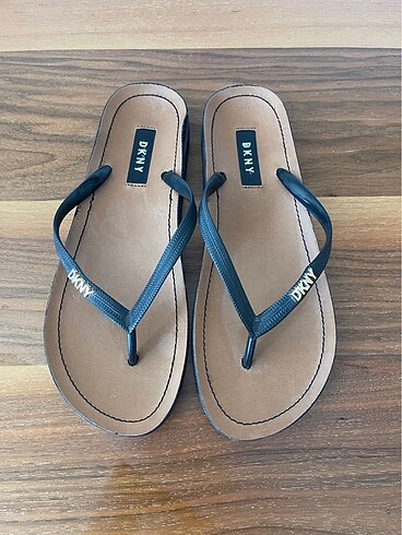 DKNY terlik