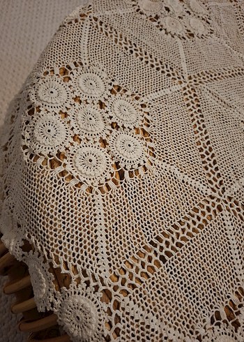 Klasik El Yapımı Yuvarlak Dantel Masa Örtüsü - Görsel 4