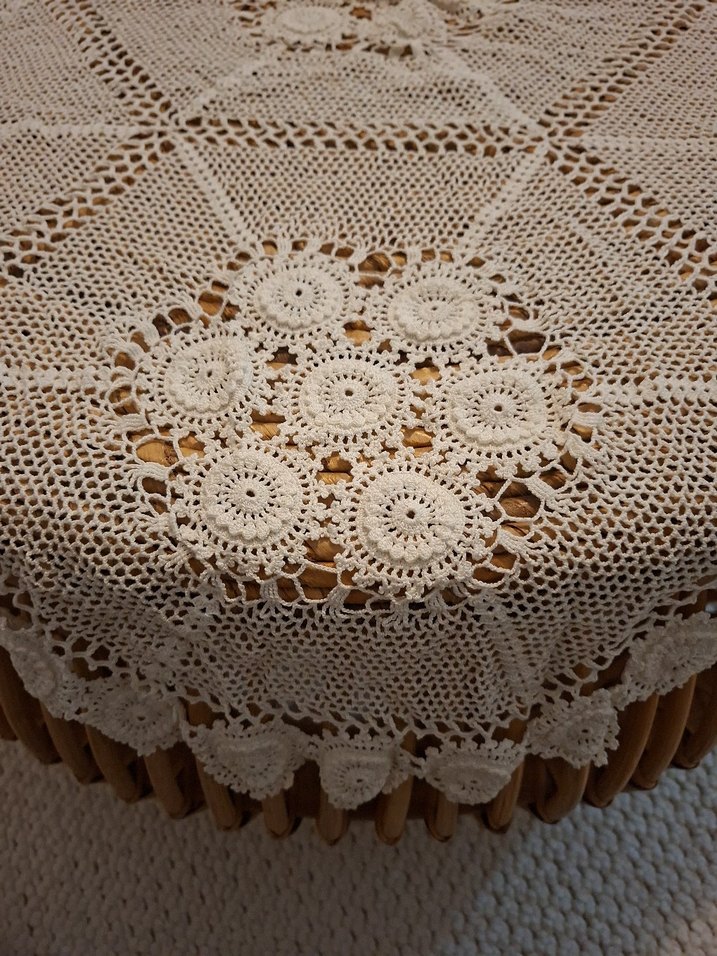 Klasik El Yapımı Yuvarlak Dantel Masa Örtüsü - Görsel 2