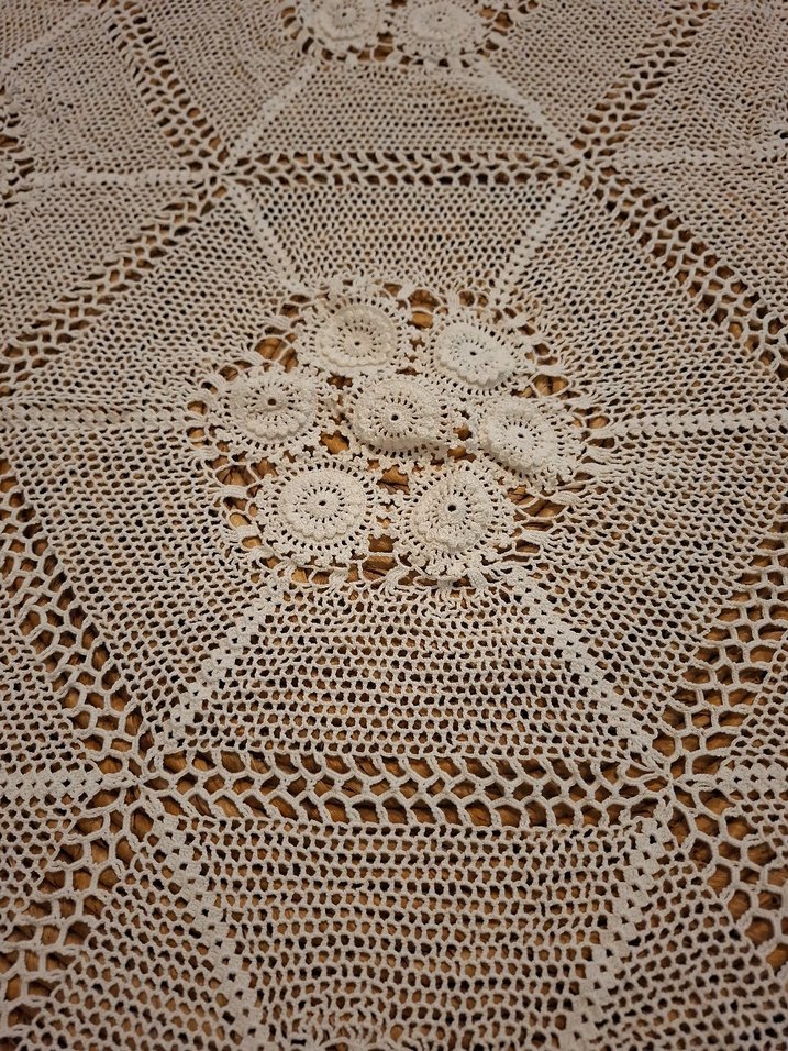 Klasik El Yapımı Yuvarlak Dantel Masa Örtüsü - Görsel 3