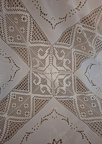 İşlemeli Beyaz Masa Örtüsü - Görsel 4