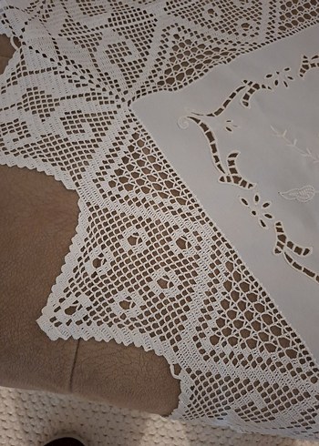 İşlemeli Beyaz Masa Örtüsü - Görsel 2