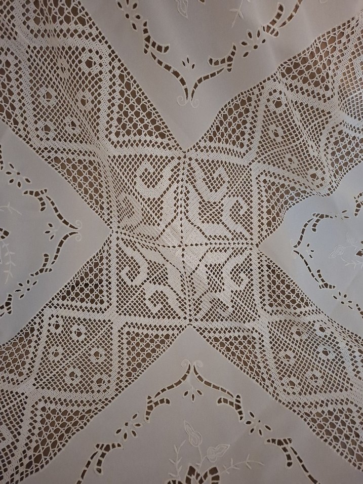 İşlemeli Beyaz Masa Örtüsü - Görsel 4