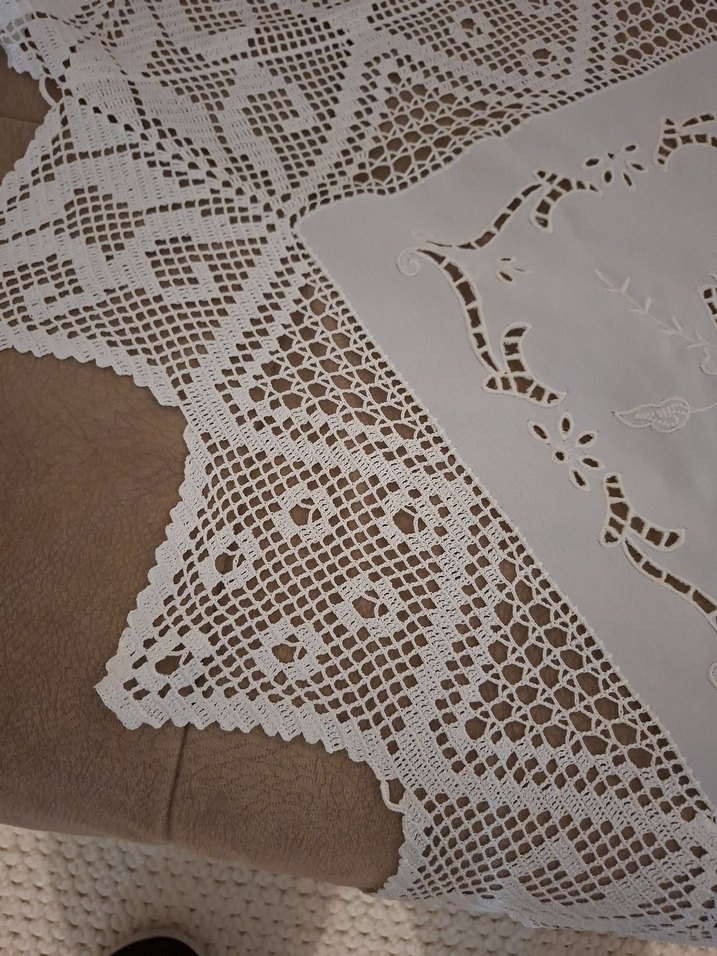 İşlemeli Beyaz Masa Örtüsü - Görsel 2