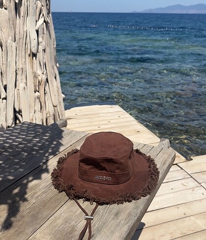 JACQUEMUS KAHVERENGİ ŞAPKA