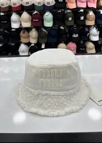 MİU MİU BEYAZ ŞAPKA