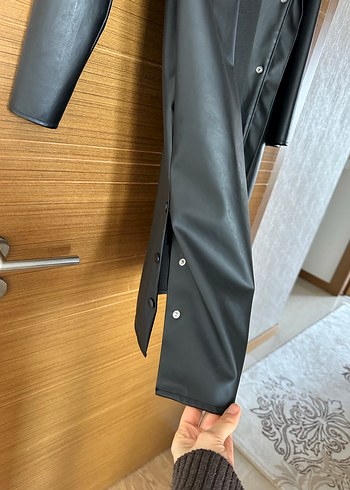 Siyah Uzun Kadın Yağmurluk - Görsel 3