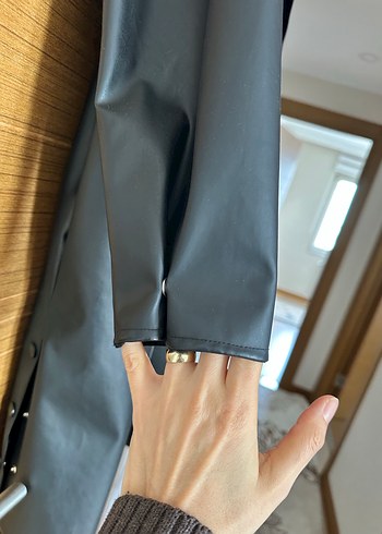 Siyah Uzun Kadın Yağmurluk - Görsel 4