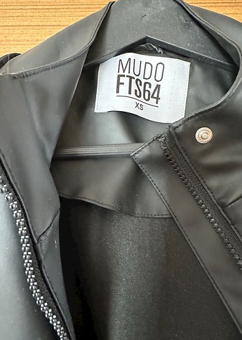 Siyah Uzun Kadın Yağmurluk - Görsel 2