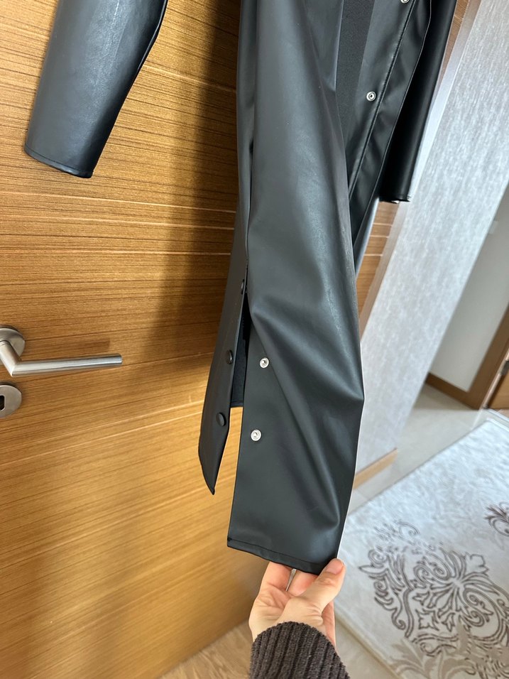 Siyah Uzun Kadın Yağmurluk - Görsel 3