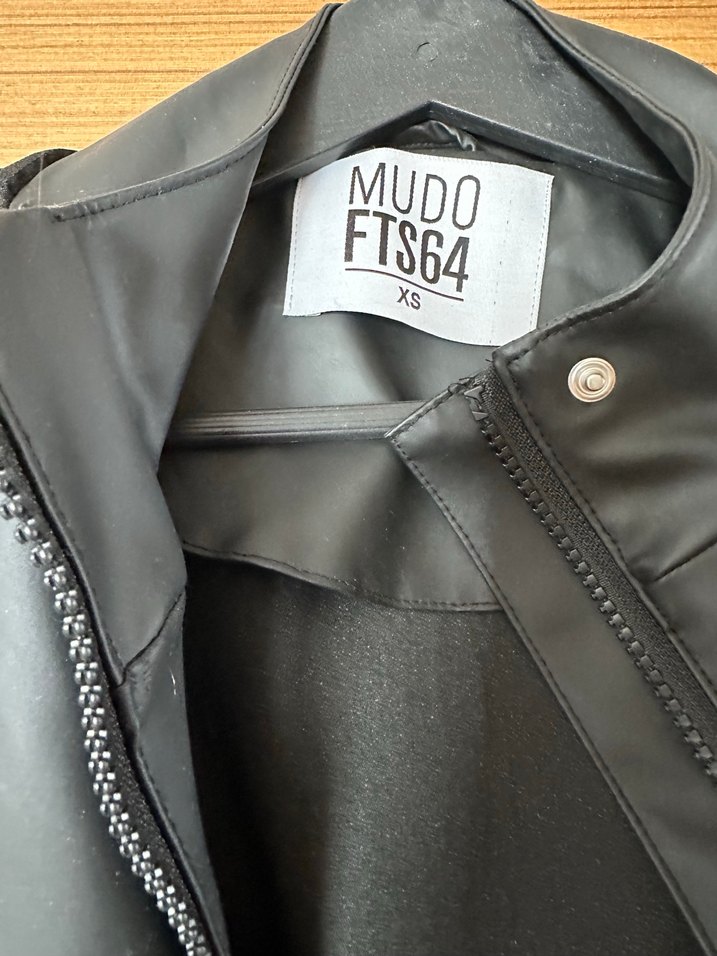 Siyah Uzun Kadın Yağmurluk - Görsel 2