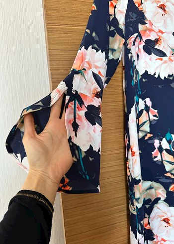 Marka çiçekli elbise - Görsel 2