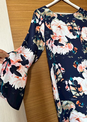 Marka çiçekli elbise - Görsel 3