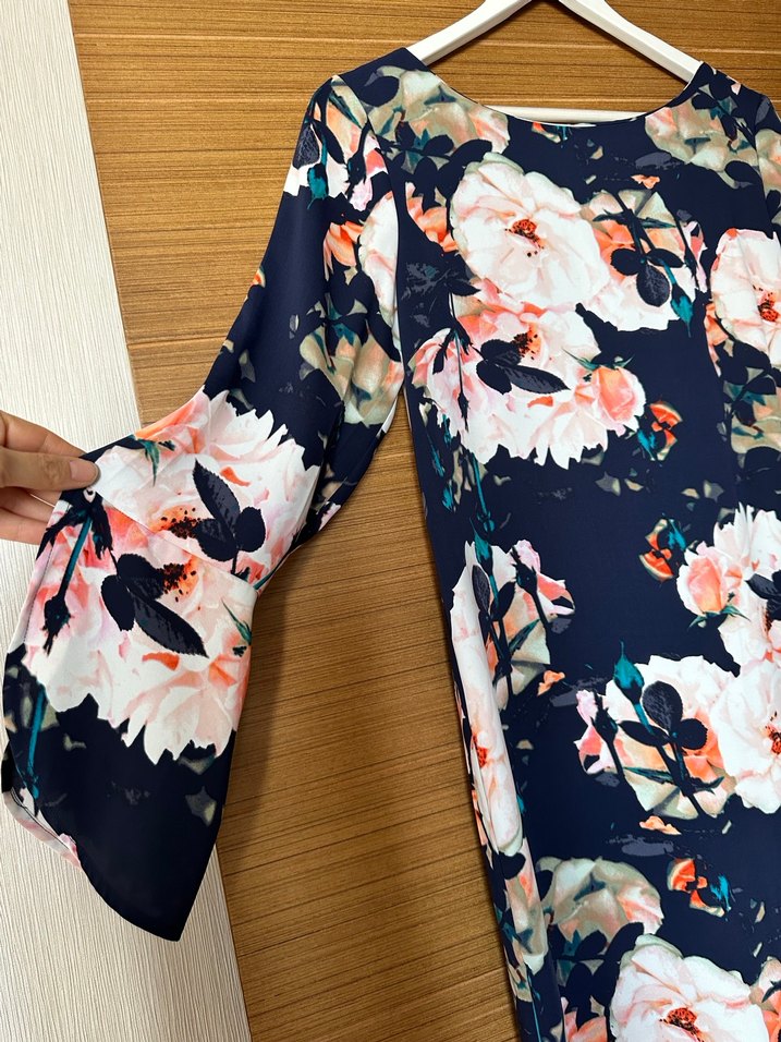 Marka çiçekli elbise - Görsel 3