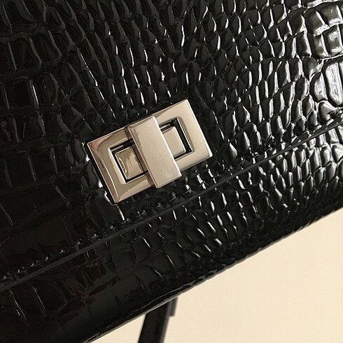  Beden siyah Renk Stradivarıus timsah desenli çanta