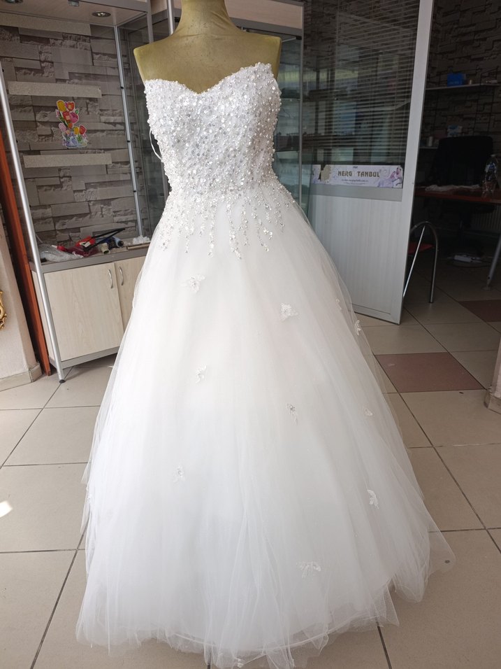 Straplez simli işlemeli gelinlik - Görsel 2