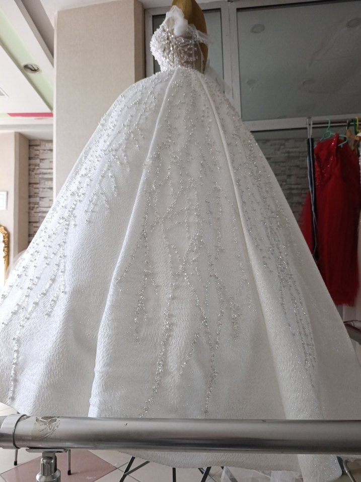 Parlak Beyaz Straplez Prenses Gelinlik - Görsel 4