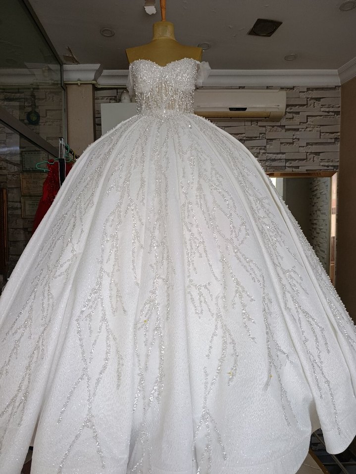 Parlak Beyaz Straplez Prenses Gelinlik - Görsel 5