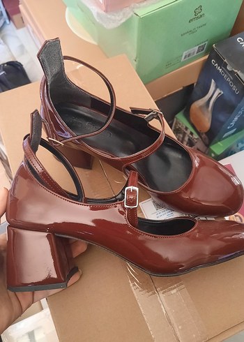 39 Beden bordo Renk Bordo Rugan Tokalı Kadın Topuklu Ayakkabı
