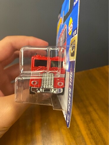 Hot wheels Optimus Prime