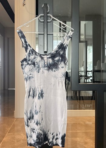 Gri Batik Desenli Midi Elbise