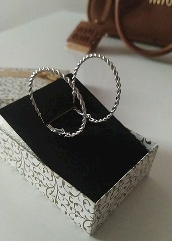 Zincir Detaylı Mini Desenli Halka Küpe